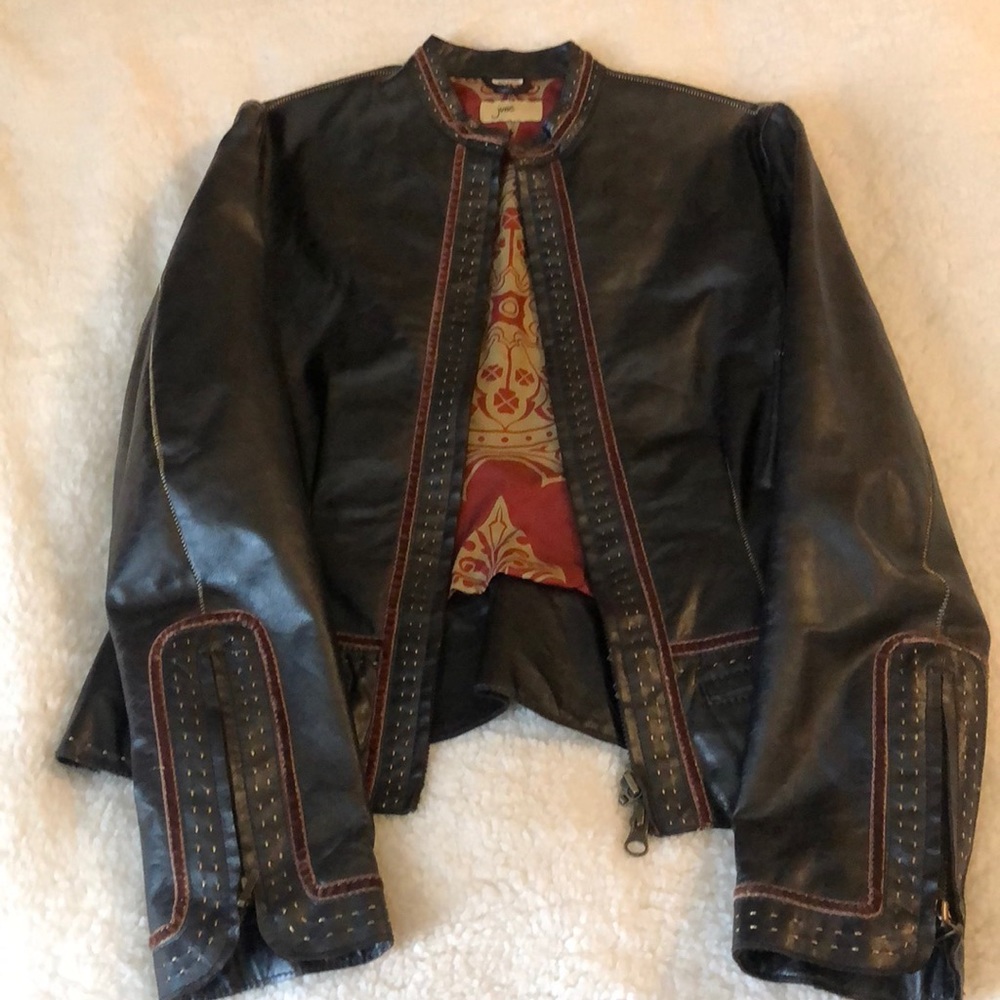 June Leather Detailed jacket with double zipper